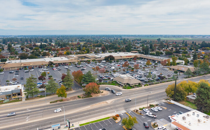 Pictures of Retail property located at 6768 N Cedar Ave, Fresno, CA 93710 for sales - image #1