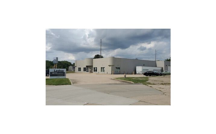 Pictures of Office property located at 949 Clocktower Dr, Springfield, IL 62704 for sales - image #1