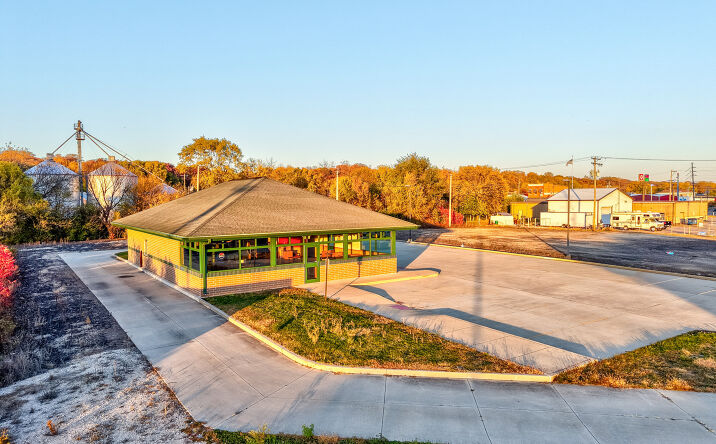 Pictures of Office, Retail, Special Purpose property located at 237 Commercial St, Marseilles, IL 61341 for sales - image #1