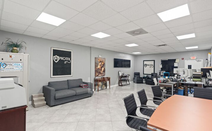 Pictures of Office property located at 3015 N Ocean Blvd C-125, Fort Lauderdale, FL 33308 for sales - image #1