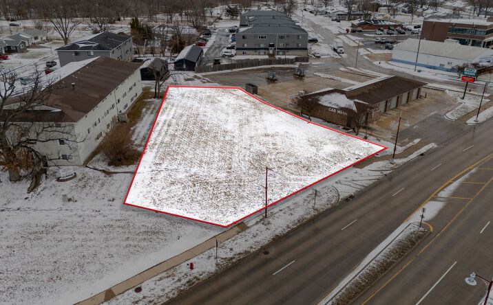 Pictures of Land property located at 91 Center Point Rd, Hiawatha, IA 52233 for sales - image #1