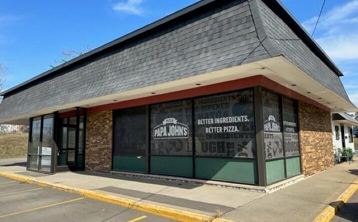 Pictures of Retail property located at 3358 Center Point Rd NE, Cedar Rapids, IA 52402 for sales - image #1