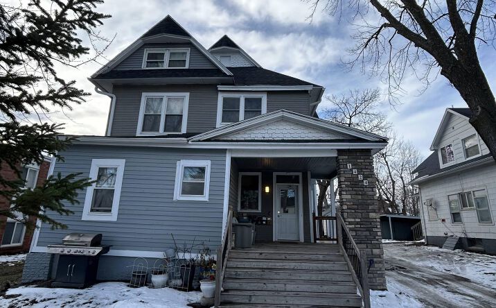 Pictures of Multifamily property located at 1424 30th St, Des Moines, IA 50311 for sales - image #1