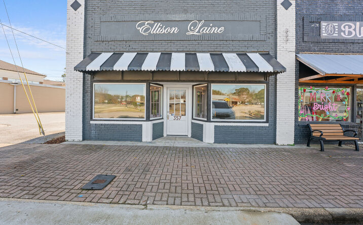 Pictures of Retail property located at 357 Market St, Moundville, AL 35474 for sales - image #1
