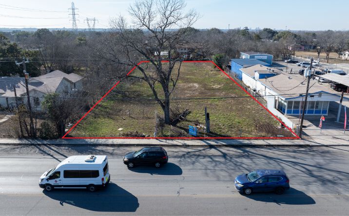 Pictures of Land property located at 1521 S WW White Rd, San Antonio, TX 78220 for sales - image #1