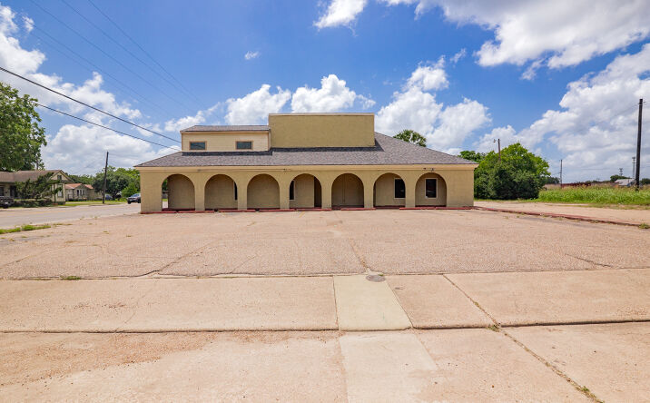 Pictures of Office property located at 708 E Goodwin Ave, Victoria, TX 77901 for sales - image #1