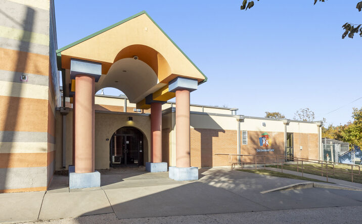 Pictures of Mixed Use, Multifamily, Office, Retail property located at 702 Grand Ave E, Ponca City, OK 74601 for sales - image #1