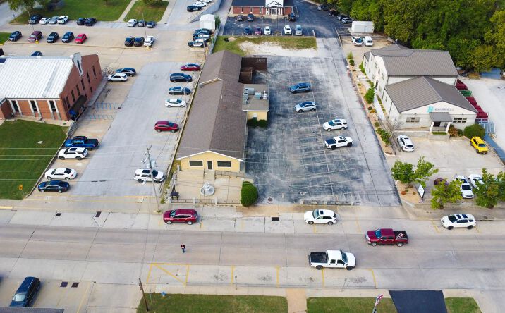 Pictures of Retail property located at 329 S Main Ave, Bolivar, MO 65613 for sales - image #1