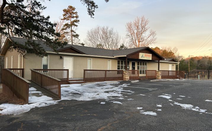 Pictures of Office property located at 10401 Rozzelles Ferry Rd, Charlotte, NC 28214 for sales - image #1