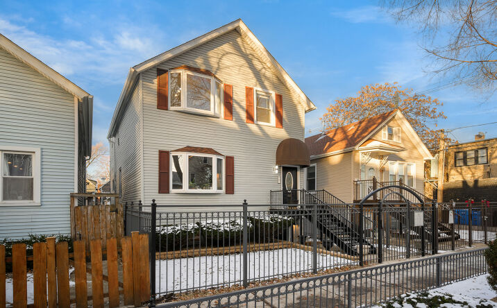 Pictures of Multifamily property located at 2516 W Lyndale Street, Chicago, IL 60647 for sales - image #1