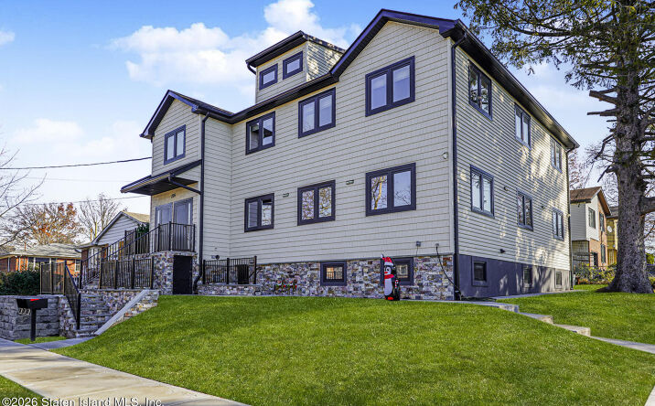 Pictures of Multifamily property located at 205 Hawthorne Avenue, Staten Island, NY 10314 for sales - image #1