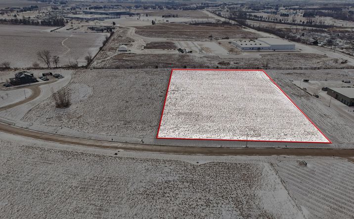 Pictures of Land property located at 725 Bell Dr SW, Cedar Rapids, IA 52404 for sales - image #1