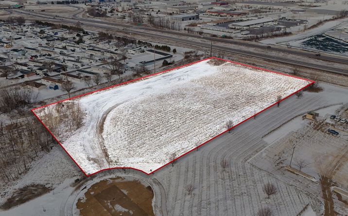 Pictures of Land property located at 650 Bell Dr SW, Cedar Rapids, IA 52404 for sales - image #1