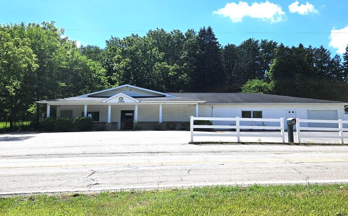 Pictures of Retail, Office, Mixed Use property located at 3949 N. River, Freeland, MI 48623 for sales - image #1