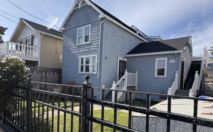Pictures of Multifamily property located at 313 Raymond St, Santa Cruz, CA 95060 for sales - image #1