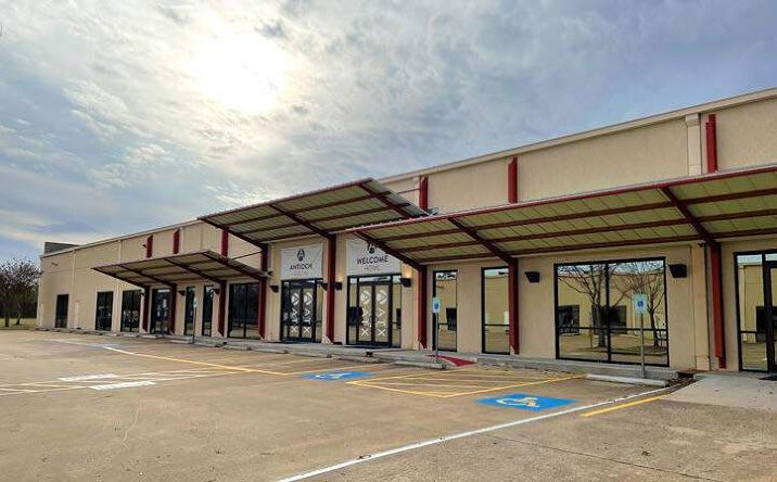 Pictures of Industrial, Mixed Use, Office, Retail property located at 4407 Monterey Oaks Blvd, Austin, TX 78749 for sales - image #1