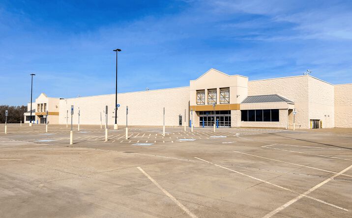 Pictures of Retail property located at 3155 W Wheatland Rd, Dallas, TX 75237 for sales - image #1
