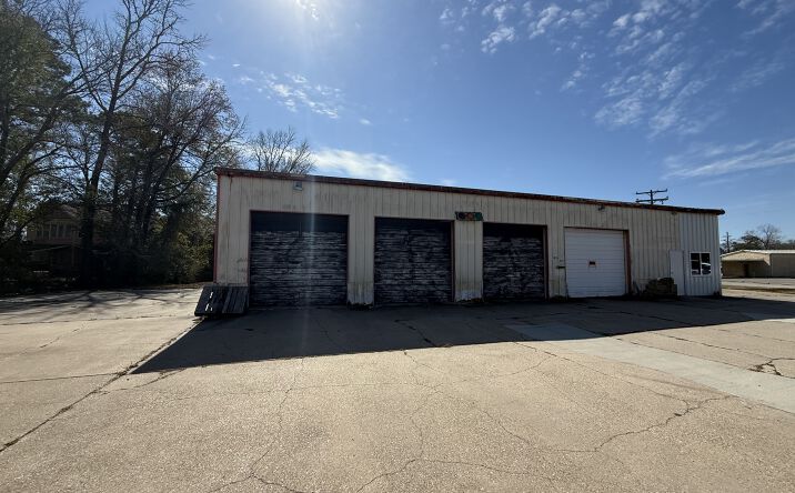 Pictures of Industrial, Office property located at 500 E Houston St, Cleveland, TX 77327 for sales - image #1