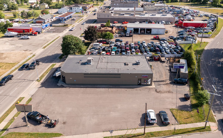 Pictures of Retail, Mixed Use, Industrial property located at 209 Northbound Gratiot Ave, Mount Clemens, MI 48043 for sales - image #1