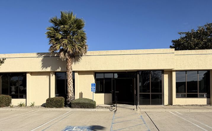 Pictures of Office property located at 2401 Professional Pkwy, Santa Maria, CA 93455 for sales - image #1