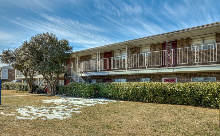 Pictures of Multifamily property located at 7219 N MacArthur Blvd, Warr Acres, OK 73132 for sales - image #1