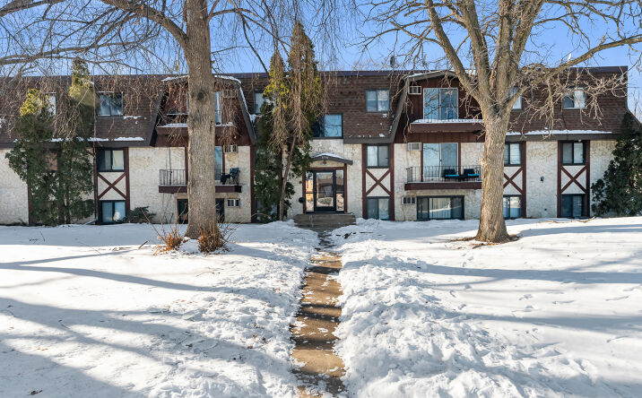 Pictures of Multifamily property located at 7750 Silver Lake Rd, Mounds View, MN 55112 for sales - image #1