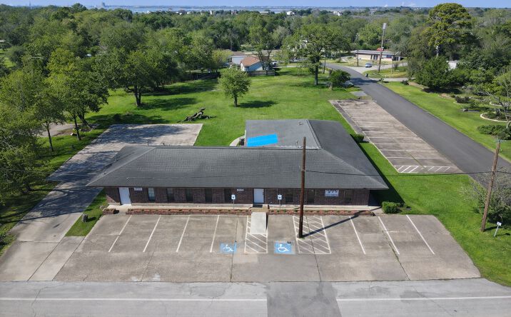 Pictures of Mixed Use, Office, Special Purpose property located at 6711 Bayway Dr, Baytown, TX 77520 for sales - image #1