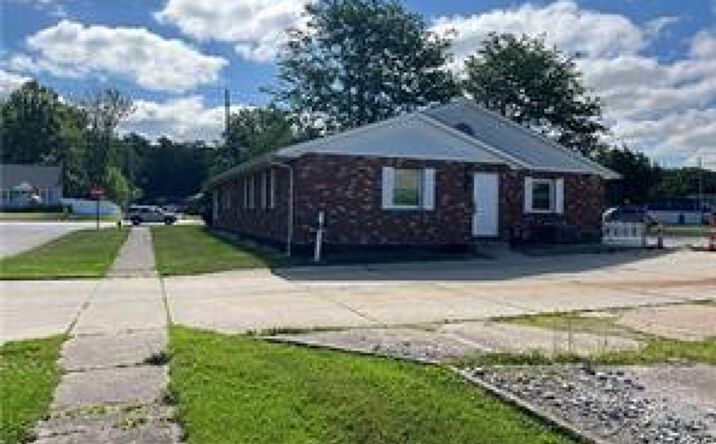 Pictures of Retail, Industrial property located at 4940 Oberlin Ave, Lorain, OH 44053 for sales - image #1