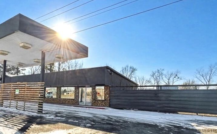Pictures of Special Purpose property located at 918 W Main Street, Hulbert, OK 74441 for sales - image #1