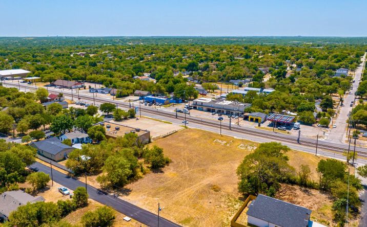 Pictures of Retail property located at 3701 S Lancaster Rd, Dallas, TX 75216 for sales - image #1