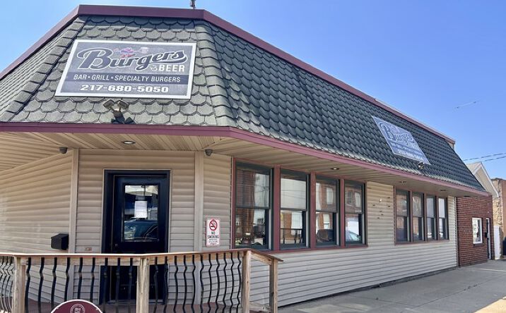 Pictures of Retail property located at 109 W 8th St, Gibson City, IL 60936 for sales - image #1