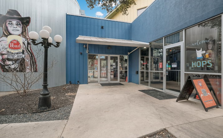 Pictures of Retail property located at 13838 Jones Maltsberger Rd, San Antonio, TX 78247 for sales - image #1