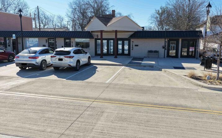 Pictures of Office, Retail property located at 708 Cedar St, Cedar Hill, TX 75104 for sales - image #1