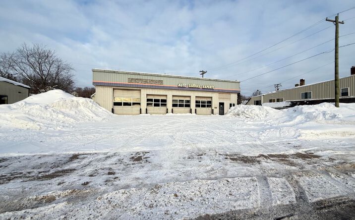 Pictures of Retail, Mixed Use property located at 902 Ashmun St, Sault Ste. Marie, MI 49783 for sales - image #1