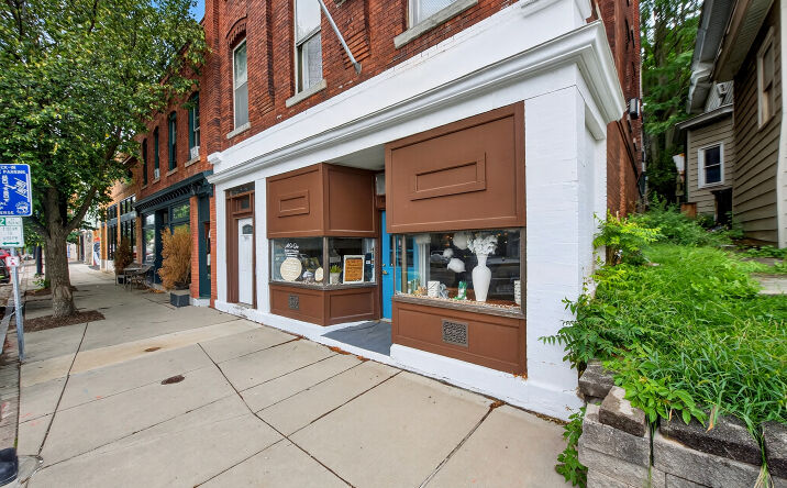 Pictures of Mixed Use, Multifamily property located at 914 N Salina St, Syracuse, NY 13208 for sales - image #1