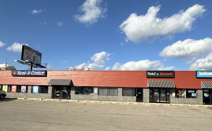 Pictures of Retail property located at 1233 28th St SW, Wyoming, MI 49509 for sales - image #1