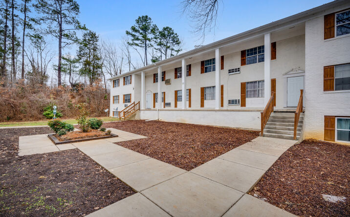 Pictures of Multifamily property located at 1433 Stratford Rd, Kingsport, TN 37664 for sales - image #1