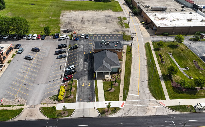 Pictures of Retail property located at 33113 Aurora Rd, Solon, OH 44139 for sales - image #1