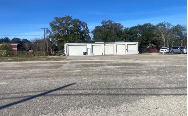 Pictures of Office, Retail property located at 3211 7th Street, Bay City, TX 77414 for sales - image #1