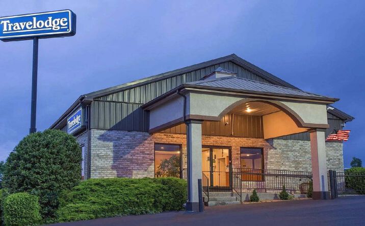 Pictures of Hospitality property located at 140 Lithia Road, Wytheville, VA 24382 for sales - image #1