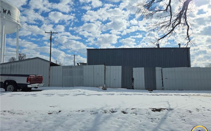 Pictures of Retail, Industrial property located at 1127 & 1123 N Main ST, Ottawa, KS 66067-1513 for sales - image #1