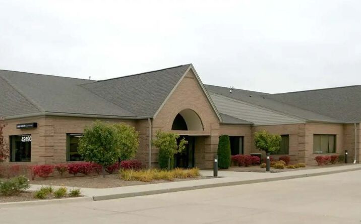 Pictures of Office property located at 42550 Garfield Rd, Clinton Township, MI 48038 for sales - image #1