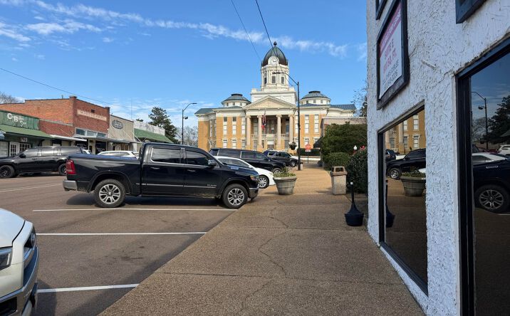 Pictures of Retail, Mixed Use property located at 205 Main St N, Mendenhall, MS 39114 for sales - image #1