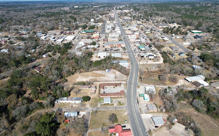 Pictures of Land property located at 210 W Denham St, Livingston, TX 77351 for sales - image #1