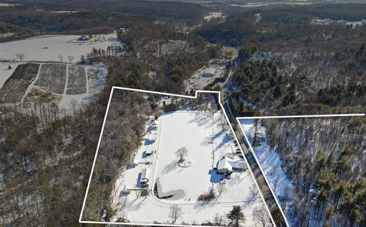 Pictures of Multifamily property located at 306 Merwinsburg Rd, Effort, PA 18330 for sales - image #1
