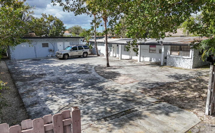 Pictures of Multifamily property located at 633 NW 15th Ave, Fort Lauderdale, FL 33311 for sales - image #1