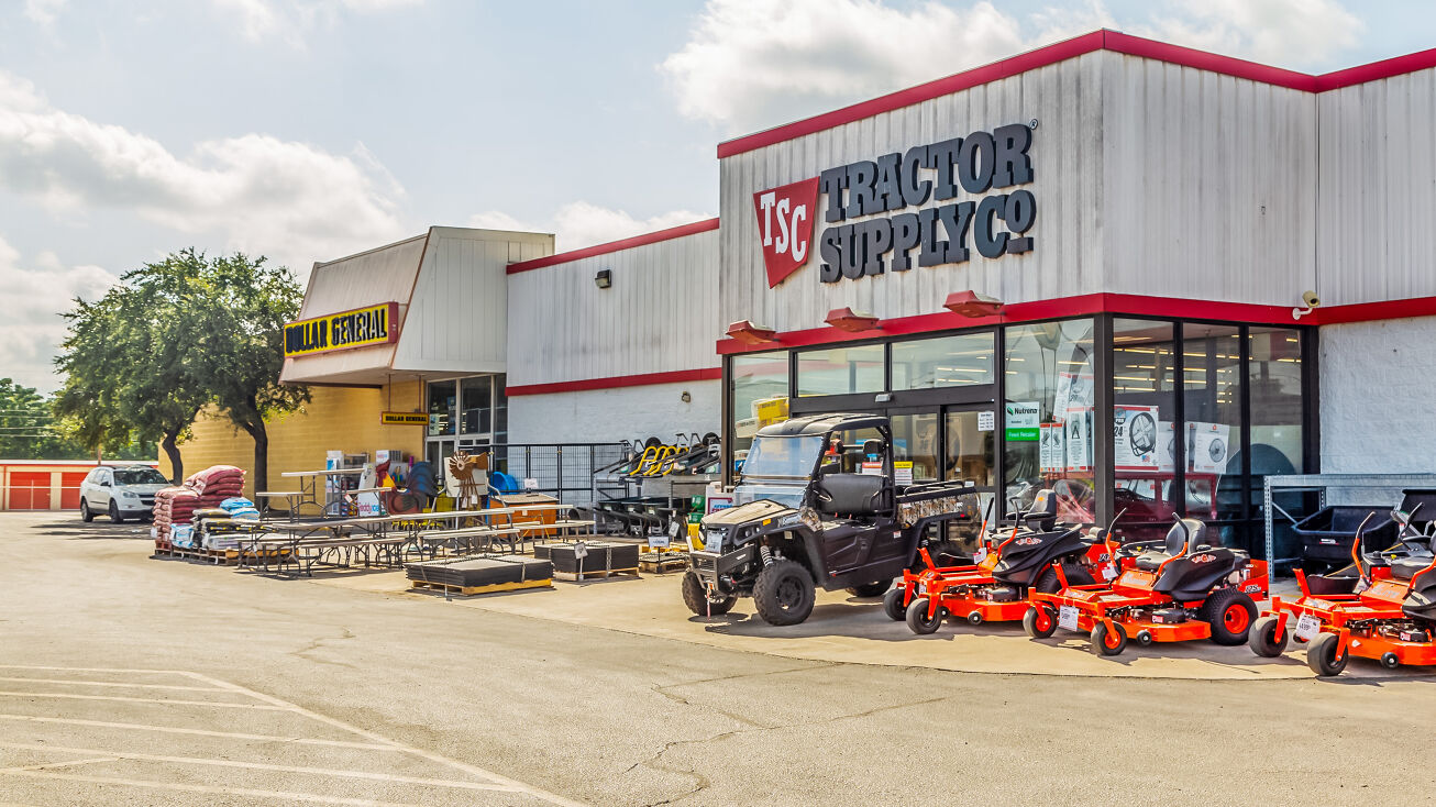 423 East Main Street, Uvalde, TX 78801 Retail Property for Sale