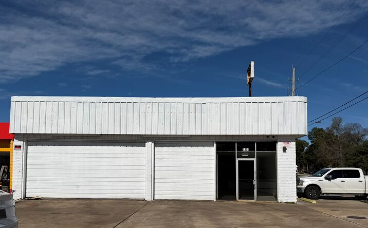 Pictures of Retail property located at 1300 Farm to Market 1960 Rd W, Houston, TX 77090 for sales - image #1