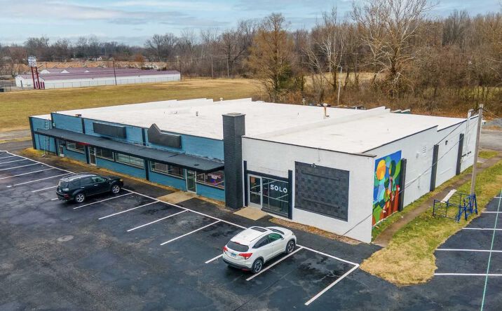 Pictures of Mixed Use, Office, Retail, Special Purpose property located at 828 E Main St, Carbondale, IL 62901 for sales - image #1
