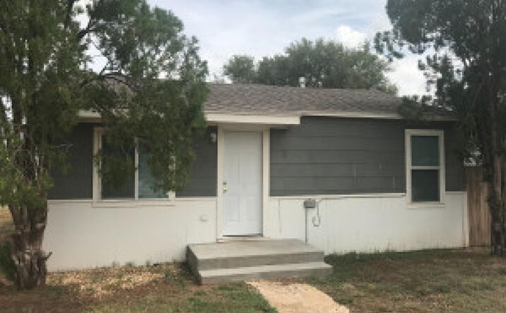 Pictures of Multifamily property located at 510 Avenue G, Shallowater, TX 79363-5703 for sales - image #1